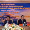 Đại diện Đảng Cộng sản Việt Nam, Đảng Cộng sản Nhật Bản và lãnh đạo tỉnh Hưng Yên chủ trì hội thảo trao đổi lý luận lần thứ 11. (Ảnh: Nguyễn Công Hải/TTXVN)