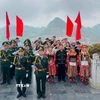 Lễ thượng cờ tại Cột cờ Quốc gia Lũng Cú. (Ảnh: Văn Trung/TTXVN phát)