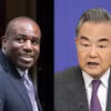 Ngoại trưởng Anh David Lammy và người đồng cấp Vương Nghị. (Ảnh: Getty Images-Kyodo/TTXVN)