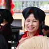 Bà Lê Thị Bích Hường biểu diễn hát quan họ tại Italy. (Ảnh: Dương Hoa/TTXVN)