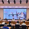 12 đại diện thanh niên đến từ Trung Quốc và Việt Nam chia sẻ kinh nghiệm học tập và kinh nghiệm làm việc thực tiễn tại hội thảo. (Ảnh: TTXVN phát)