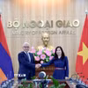 Thứ trưởng Ngoại giao Lê Thị Thu Hằng cùng Thứ trưởng Ngoại giao Armenia Mnatsakan Safaryan đồng chủ trì tham vấn chính trị Việt Nam-Armenia. (Ảnh: TTXVN phát)
