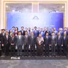 Đồng chí Lê Hoài Trung, Ủy viên Bộ Chính trị, Bộ trưởng Bộ Ngoại giao với các đại biểu dự Tọa đàm “Vai trò của các chính đảng trong việc xây dựng Cộng đồng ASEAN”. (Ảnh: An Đăng/TTXVN)