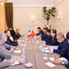 Chủ tịch Quốc hội Trần Thanh Mẫn gặp Tổng Bí thư Đảng Tái lập Cộng sản Italy Maurizio Acerbo. (Ảnh: Doãn Tấn/TTXVN)
