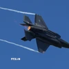 Máy bay F-35 Lightning II của Không lực Mỹ trình diễn tại Triển lãm hàng không quốc tế Abbotsford ở British Columbia, Canada. (Ảnh: THX/TTXVN)