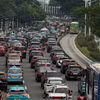 Xe cộ lưu thông trên đường phố tại Jakarta, Indonesia. (Ảnh: Đỗ Quyên/TTXVN)