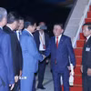 Lãnh đạo các cơ quan Đảng Nhân dân Campuchia đón Thường trực Ban Bí thư Trần Cẩm Tú tại Sân bay Quốc tế Techo. (Ảnh: Phương Hoa/TTXVN)