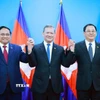 Thủ tướng Phạm Minh Chính và Thủ tướng Vương quốc Campuchia Hun Manet cùng Thủ tướng Lào Sonexay Siphandone tại cuộc gặp Thủ tướng ba nước. (Ảnh: Dương Giang/TTXVN)