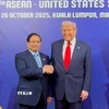 Thủ tướng Phạm Minh Chính gặp Tổng thống Hoa Kỳ Donald Trump tại Hội nghị Cấp cao ASEAN-Hoa Kỳ lần thứ 13. (Ảnh: TTXVN phát)