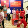 Các thành viên Tổ bầu cử số 27, phường Tam Thắng, Thành phố Hồ Chí Minh tiến hành kiểm phiếu. (Ảnh: Thanh Vũ/TTXVN)
