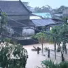 Một khu dân cư tại xã Đồng Xuân bị ngập do mưa lớn và nước sông dâng cao. (Ảnh: TTXVN phát)