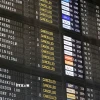 Bảng thông tin chuyến bay tại Sân bay Brussels ở Zaventem (Bỉ). (Ảnh: THX/TTXVN)