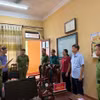 Công an ra lệnh bắt người khẩn cấp đối với Chủ tịch Ủy ban Nhân dân xã Thạch Khoán. (Nguồn: Báo Xây dựng)