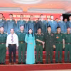 Thượng tướng Nguyễn Văn Nghĩa - Phó Tổng Tham mưu trưởng Quân đội Nhân dân Việt Nam chụp ảnh lưu niệm cùng đoàn Quân Giải phóng Nhân dân Trung Quốc. (Ảnh: Văn Hướng/TTXVN)