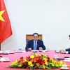 Thủ tướng Phạm Minh Chính điện đàm với Thủ tướng Singapore Lawrence Wong. (Ảnh: Dương Giang/TTXVN)