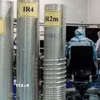 Kỹ thuật viên làm việc tại một cơ sở hạt nhân của Iran. (Ảnh: IRNA/TTXVN)