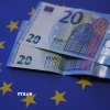 Đồng tiền mệnh giá 20 euro tại Brussels (Bỉ). (Ảnh: THX/TTXVN)