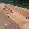 Đắp nền đường một đoạn cao tốc Biên Hòa-Vũng Tàu qua tỉnh Đồng Nai hồi năm ngoái. (Ảnh: Công Phong/TTXVN)