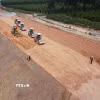 Đắp nền đường một đoạn cao tốc Biên Hòa-Vũng Tàu qua tỉnh Đồng Nai hồi năm ngoái. (Ảnh: Công Phong/TTXVN)