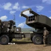 Hệ thống tên lửa pháo binh cơ động đa nòng (HIMARS) của quân đội Mỹ trong một cuộc tập trận thường niên với quân đội Philippines. (Ảnh: AFP/TTXVN)
