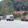 Phương tiện xuất nhập khẩu hàng hóa thông quan qua Cửa khẩu quốc tế Hữu Nghị (Lạng Sơn). (Ảnh: Quang Duy/TTXVN)
