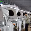 Công nhân làm việc tại nhà máy sản xuất xe của tập đoàn sản xuất ôtô Hàn Quốc Hyundai Motor. (Ảnh: AFP/TTXVN)
