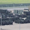Xe quân sự được triển khai tại căn cứ Humphreys ở Pyeongtaek, phía Nam Thủ đô Seoul, khi Hàn Quốc và Mỹ bắt đầu cuộc tập trận Lá chắn Tự do Ulchi ngày 18/8/2025. (Ảnh: Yonhap/TTXVN)