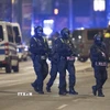 Cảnh sát được triển khai tại hiện trường một vụ nổ súng ở thành phố Hamburg (Đức). (Ảnh: AFP/TTXVN)