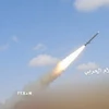 Lực lượng Houthi tại Yemen phóng tên lửa về phía Israel. (Ảnh: IRNA/TTXVN)