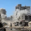 Khói bốc lên sau cuộc không kích của Israel tại Gaza. (Ảnh: THX/TTXVN)