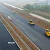 Dự án đường bộ mới Nam Định-Lạc Quần-Đường bộ ven biển đoạn qua huyện Nam Trực được thảm mặt đường, tháng 2/2025. (Ảnh: Quốc Khánh/TTXVN)