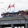Vận chuyển ôtô mới sản xuất qua cầu Lewiston-Queenston tới Canada, ngày 9/4/2025. (Ảnh: THX/TTXVN)