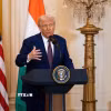 Tổng thống Mỹ Donald Trump phát biểu họp báo tại Washington D.C., ngày 13/2/2025. (Ảnh: THX/TTXVN)