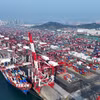 Cảng hàng hóa ở Thanh Đảo, tỉnh Sơn Đông (Trung Quốc). (Ảnh: THX/TTXVN)