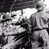 Chiến sỹ Phân đội 2 pháo binh quân Giải phóng Quảng Ngãi lấy pháo 105mm của địch đánh địch, góp phần giải phóng hoàn toàn thị xã Quảng Ngãi và tỉnh Quảng Ngãi. (Ảnh: Dương Đức Quảng/TTXVN)