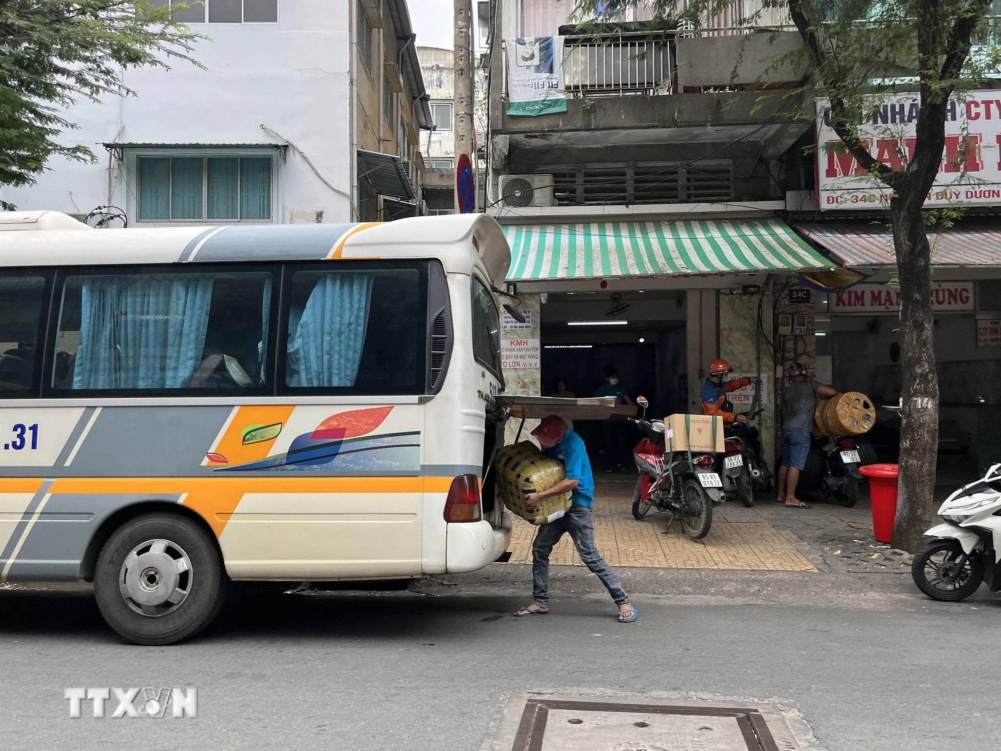 TP.HCM siết chặt xử lý xe dù, bến cóc dịp cận Tết