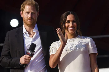 Hoàng tử Harry với người vợ Meghan. (Nguồn: AFP)