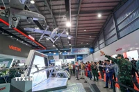 Khu vực trưng bày các thiết bị điện tử của Tập đoàn Công nghiệp-Viễn thông Quân đội (Viettel) tại Triển lãm Quốc phòng Quốc tế Việt Nam 2024. (Ảnh: Khánh Hòa/TTXVN)