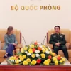 Đại tướng, Bộ trưởng Quốc phòng Phan Văn Giang tiếp Thứ trưởng Bộ Quốc phòng Canada, bà Stefanie Beck. (Ảnh: Trọng Đức/TTXVN)