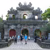 Du khách tham quan Đại Nội Huế. (Ảnh: Nguyên Lý/TTXVN)