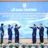 Các đại biểu thực hiện nghi thức khai trương Cơ sở dữ liệu quốc gia về pháp luật (phiên bản mới) và Hệ thống thông tin hỗ trợ tổng rà soát văn bản quy phạm pháp luật. (Ảnh: Phạm Kiên/TTXVN)