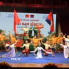 Tiết mục hát múa “Việt Nam-Campuchia Samaky” kết thúc chương trình biểu diễn nghệ thuật trong đêm khai mạc Tuần Văn hóa Việt Nam tại Campuchia năm 2026. (Ảnh: Minh Hưng/TTXVN)