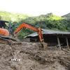 Máy xúc được huy động để khắc phục hậu quả lũ quét, sạt lở đất ở Điện Biên. (Ảnh: Xuân Tư/ TTXVN)