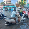 Quanh khu vực Khu đô thị Tân Tây Đô, xã Ô Diên, vẫn trong tình trạng ngập nặng. (Ảnh: Văn Điệp/TTXVN)