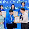 Nhà báo Võ Mạnh Hùng, Bí thư Chi đoàn Báo Điện tử VietnamPlus của TTXVN nhận danh hiệu Nhà báo trẻ tiêu biểu năm 2025. (Ảnh: Hoài Nam/Vietnam+)