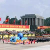 Khối Doanh nhân Việt Nam diễu qua Lễ đài. (Ảnh: Phạm Kiên/TTXVN)