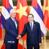 Chủ tịch Quốc hội Trần Thanh Mẫn đón Bí thư thứ Nhất Ban Chấp hành Trung ương Đảng Cộng sản Cuba, Chủ tịch nước Cộng hòa Cuba Miguel Díaz-Canel Bermúdez. (Ảnh: Doãn Tấn/TTXVN)