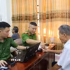 Việc thu nhận mẫu sinh phẩm tại xã Diễn Châu được thực hiện theo đúng quy định, ưu tiên lấy mẫu ADN theo dòng họ ngoại nhằm bảo đảm độ chính xác trong đối sánh. (Ảnh: Bích Huệ/TTXVN)