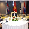Thủ tướng Phạm Minh Chính cùng Thủ tướng Lào Sonexay Siphandone và Thủ tướng Campuchia Hun Manet ăn sáng và làm việc. (Ảnh: Dương Giang/TTXVN)