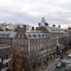 Khuôn viên trường Đại học Harvard trên phố John F. Kennedy, Mỹ. (Ảnh: Reuters)